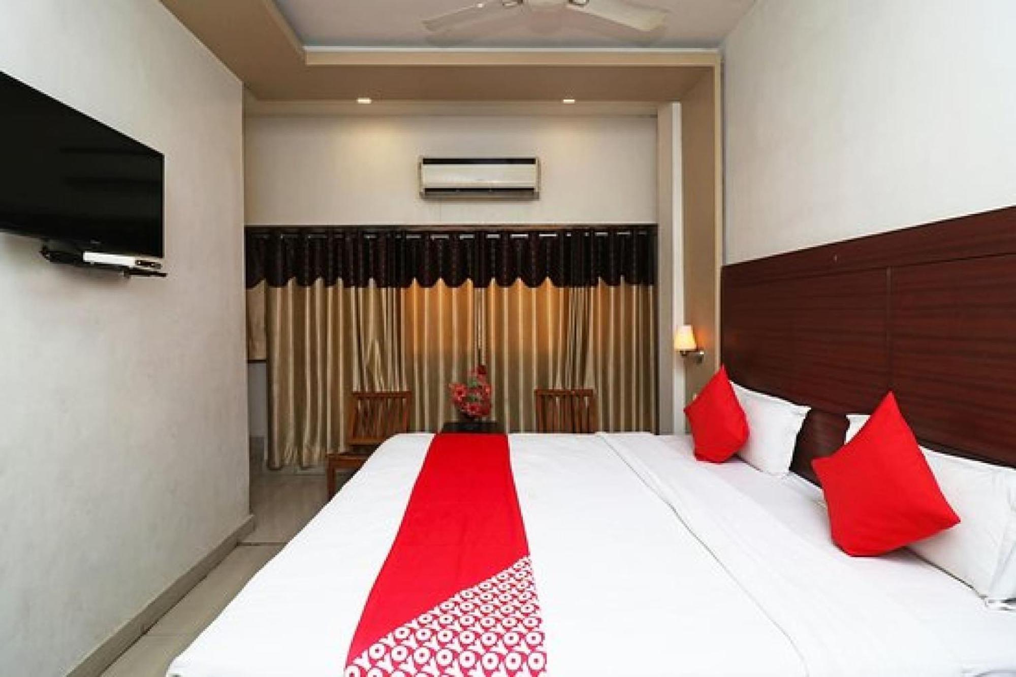 Capital O Hotel Surya Continental Лакхнау Экстерьер фото
