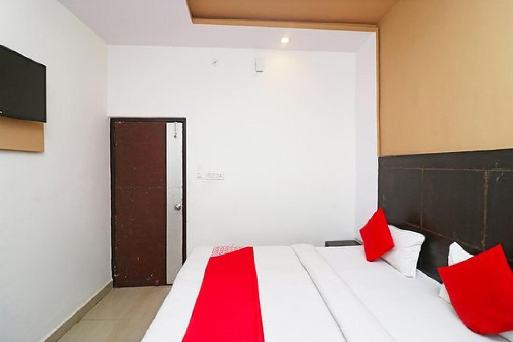 Capital O Hotel Surya Continental Лакхнау Экстерьер фото