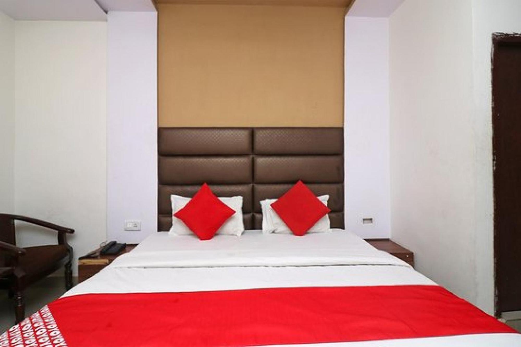 Capital O Hotel Surya Continental Лакхнау Экстерьер фото